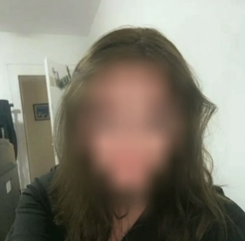 Julia, 25