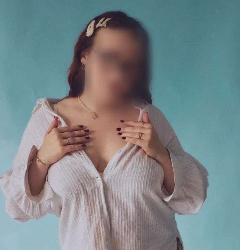 Shania, 21