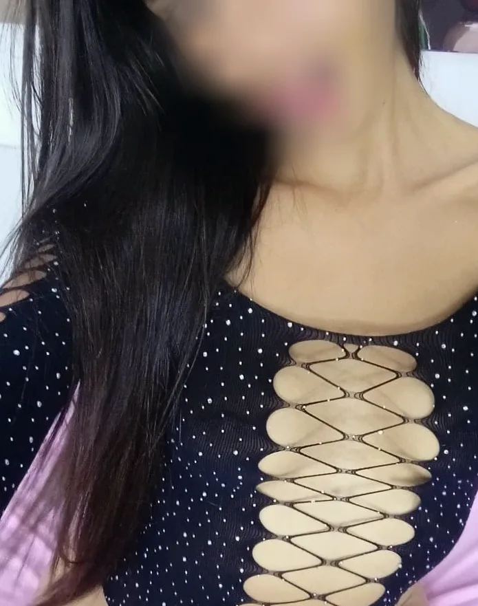 Soukaina, 25