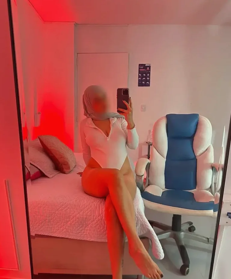 Soukaina, 23