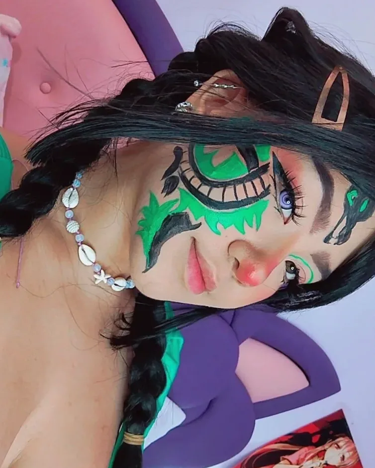 Suzanne, 25